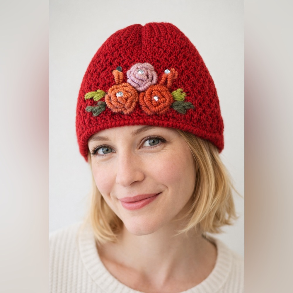 Vintage Unbranded Red Floral Knit Embroidered and Embellished‎ Beanie Sz. M
